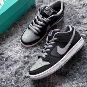 Nike SB Dunk Low