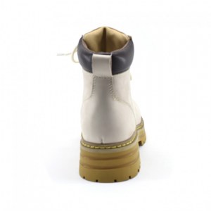 UGG TROPHY SAND